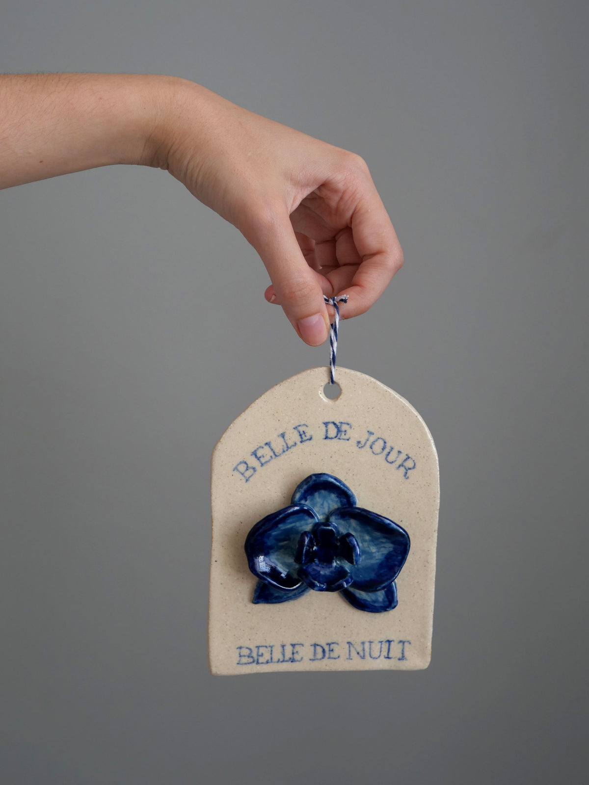 Plaque-présentoir "Belle de jour, Belle de nuit"