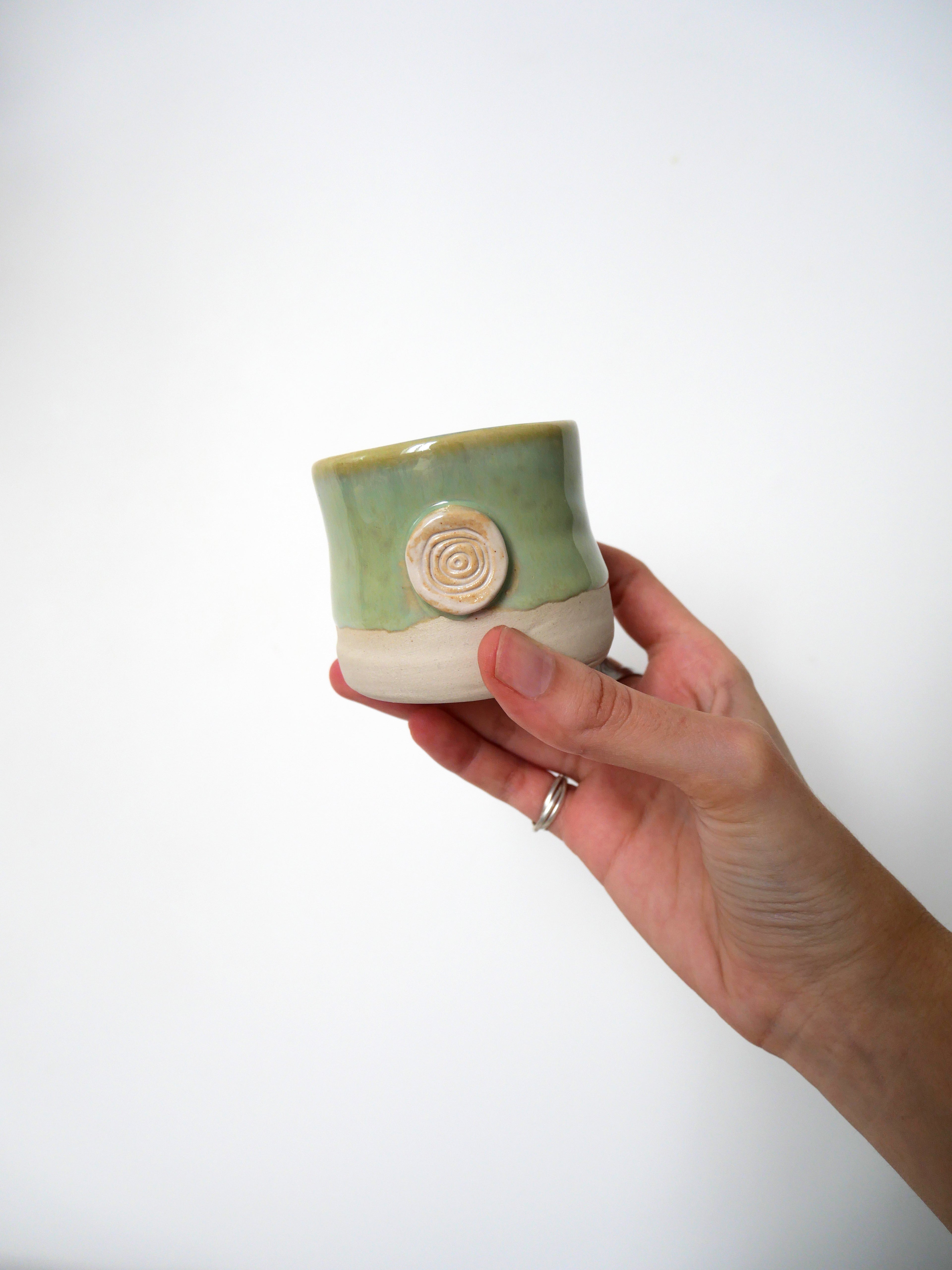 Petite tasse vert thé