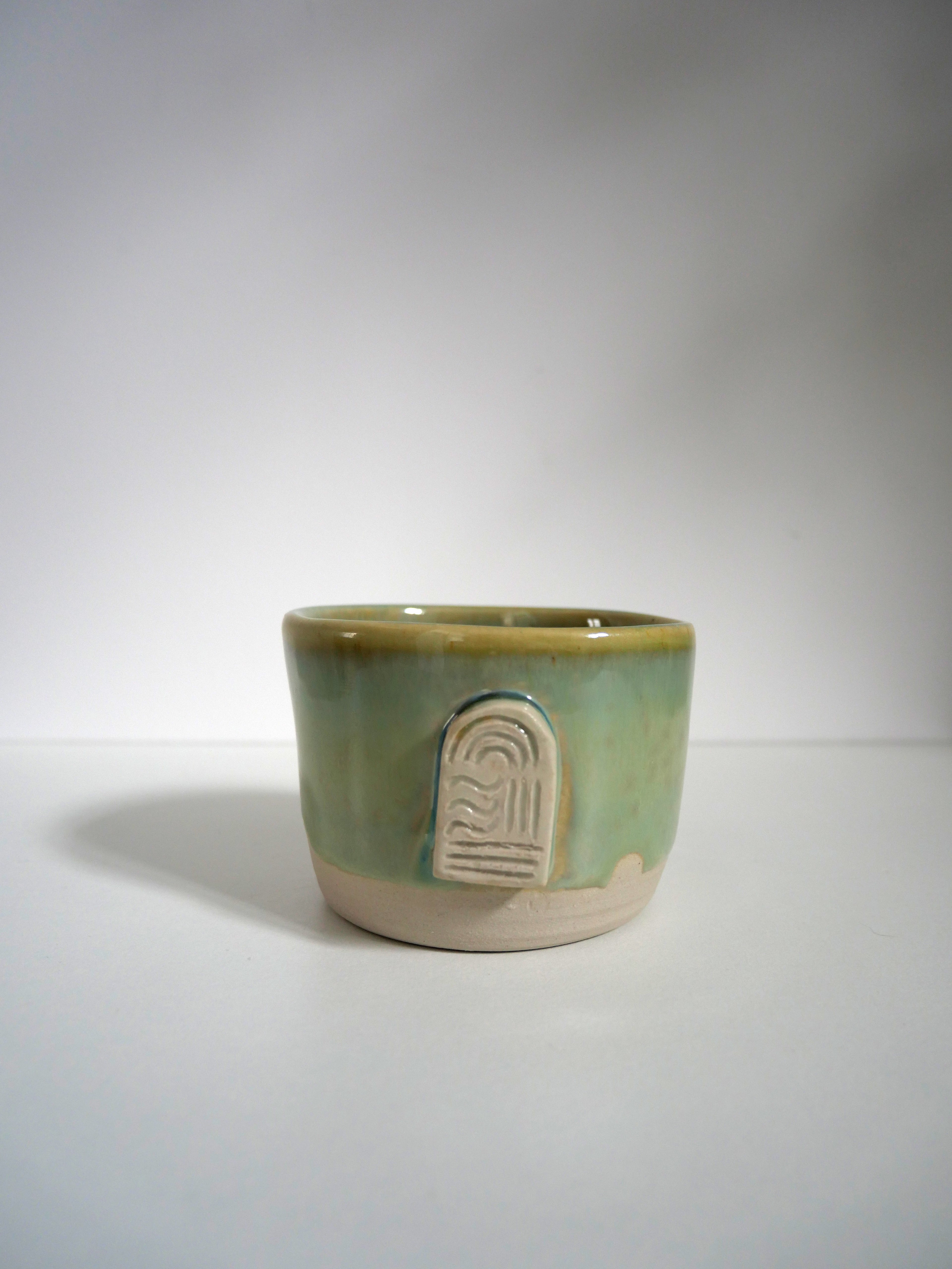 Tasse médaillon vert thé  n°1