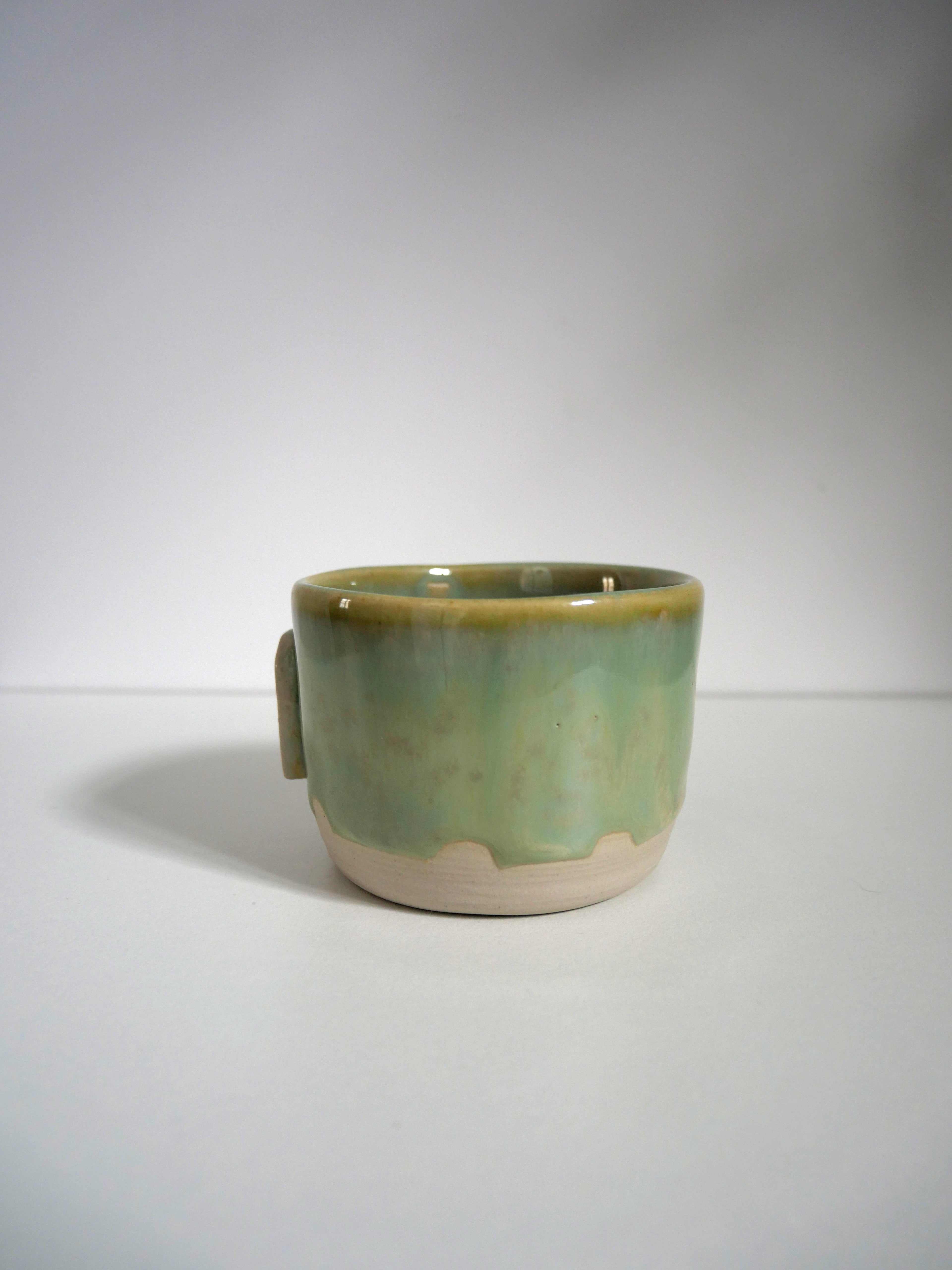 Tasse médaillon vert thé  n°1
