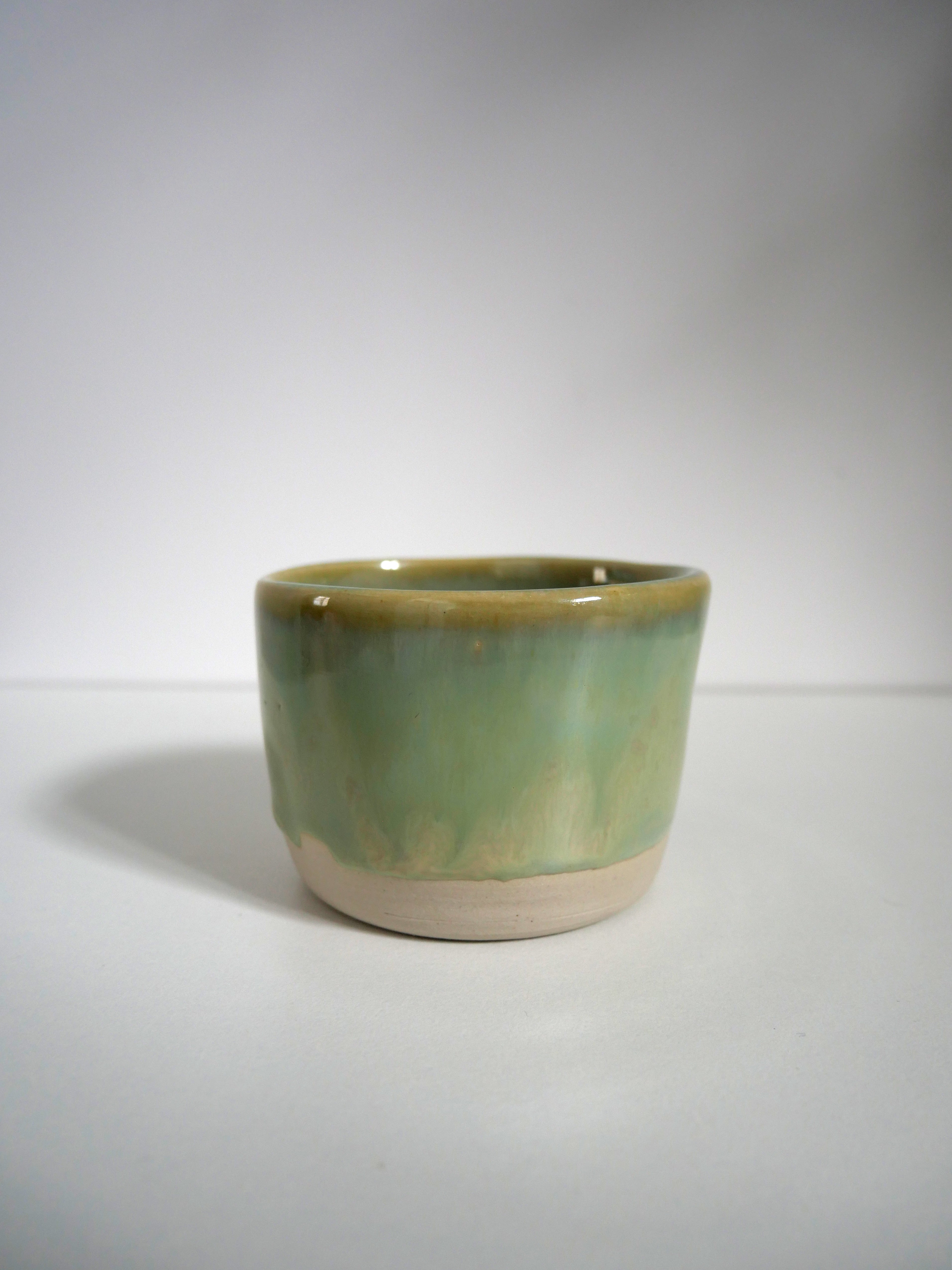 Tasse médaillon vert thé  n°1