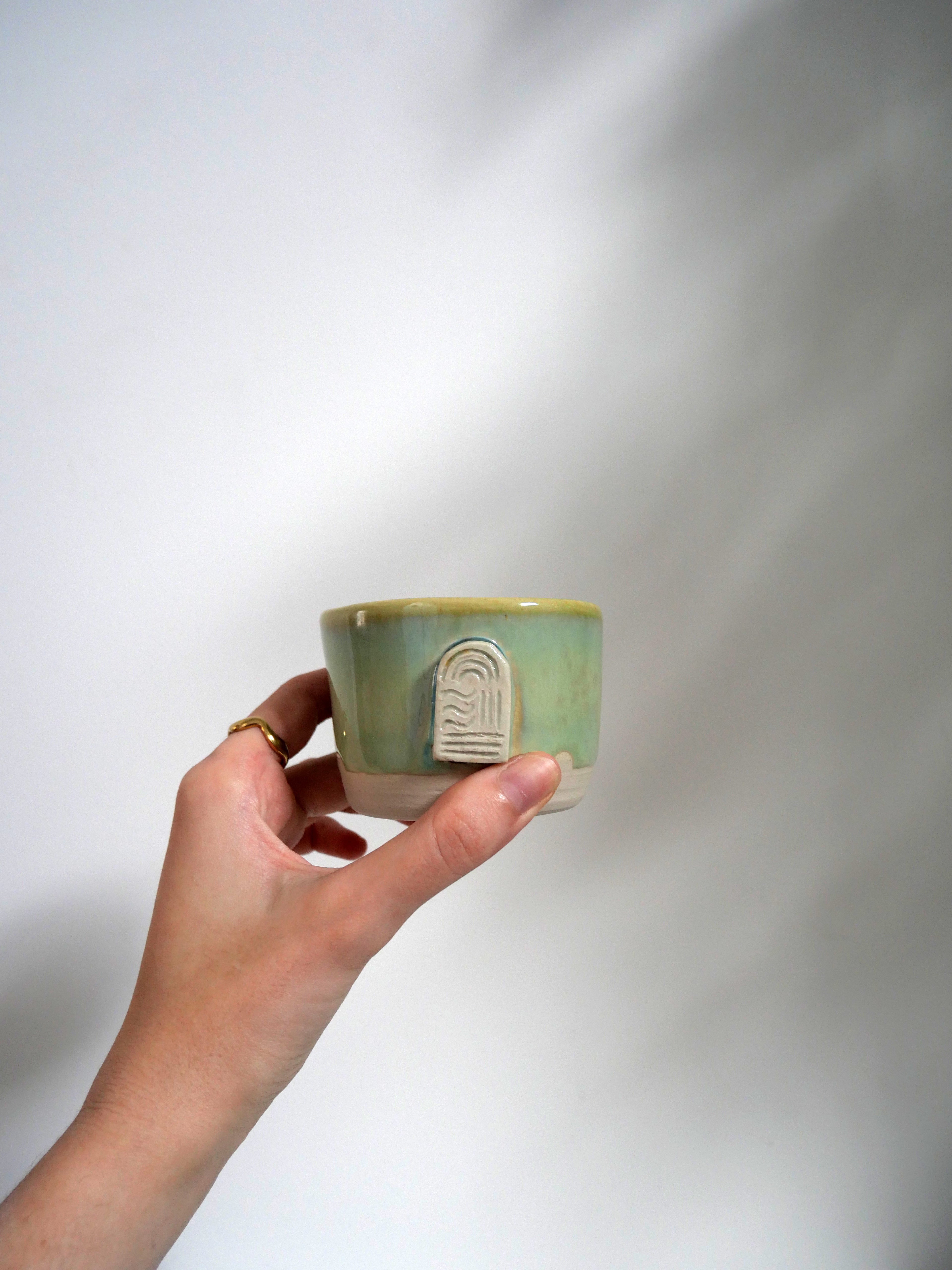 Tasse médaillon vert thé  n°1